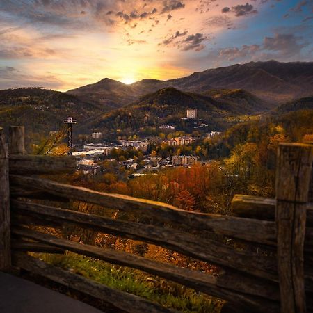Magical Moments, Hot Tub, Wifi, 1089 Free Tickets Each Paid Day, Dollywood And More Gatlinburg Eksteriør bilde