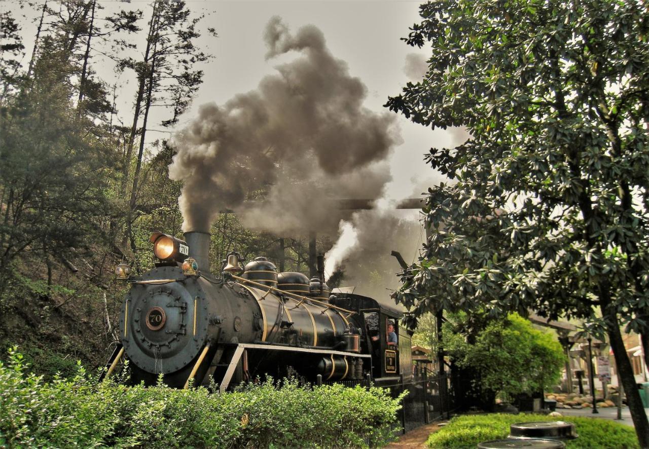 Magical Moments, Hot Tub, Wifi, 1089 Free Tickets Each Paid Day, Dollywood And More Gatlinburg Eksteriør bilde